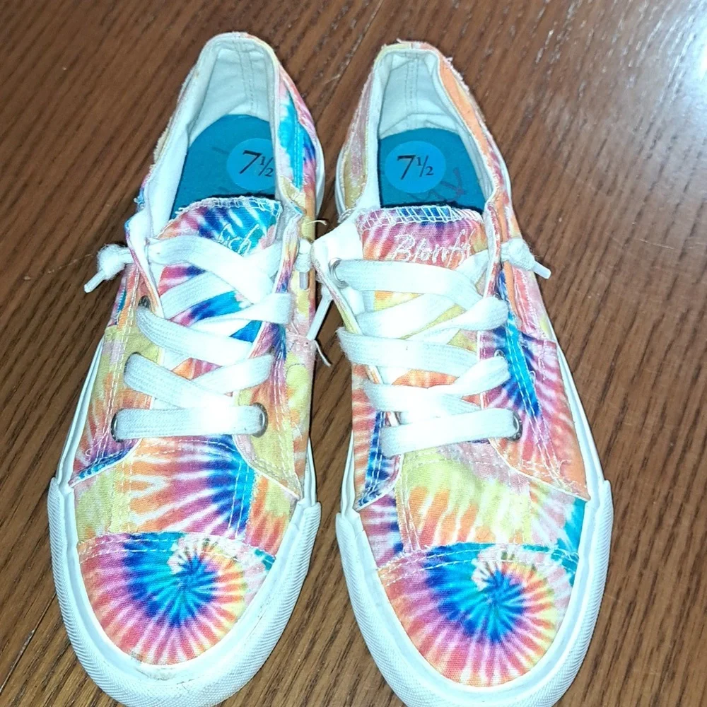 Size 7.5 Blowfish Malibou sneakers, multicolored - Picture 1 of 5